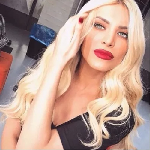 Κατερίνα Καινούργιου | Με total black look σε βραδινή έξοδο