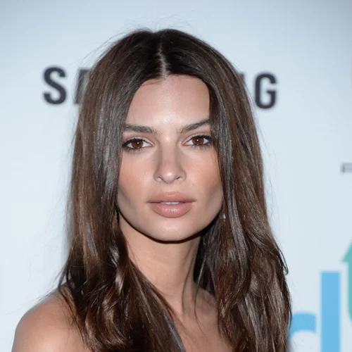 Η Emily Ratajkowski φόρεσε το τέλειο Mango τσαντάκι που δεν κοστίζει ούτε 20 ευρώ