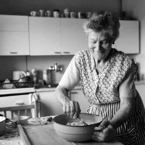 Το σπίτι της γιαγιάς ήταν κι είναι πάντα ο παράδεισός μας