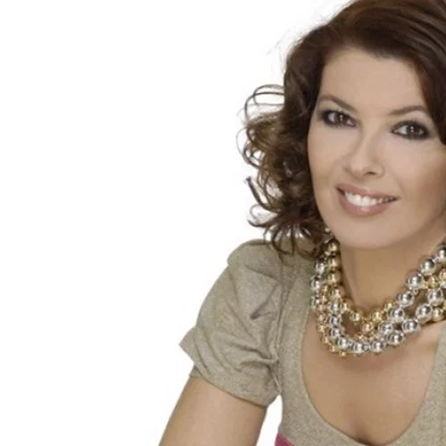 Σοφία Αλιμπέρτη | Με casual chic look στην Γλυφάδα