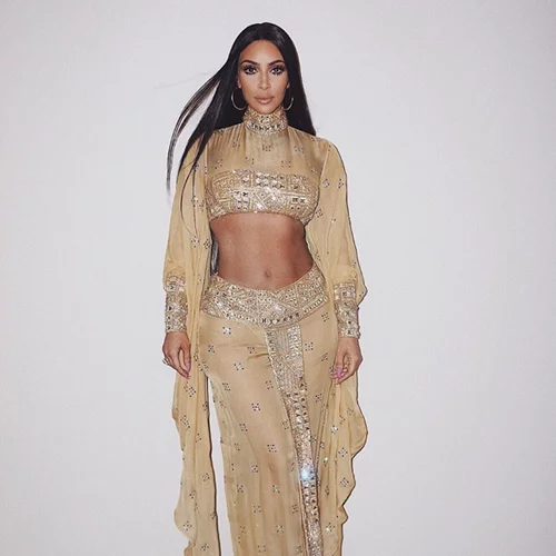 Η Kim Kardashian απαντά στα αρνητικά σχόλια για την μεταμφίεση της ως Aaliyah