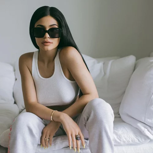 Kylie Jenner | Αποκάλυψε τις νέες της παλέτες σκιών για τα Χριστούγεννα!