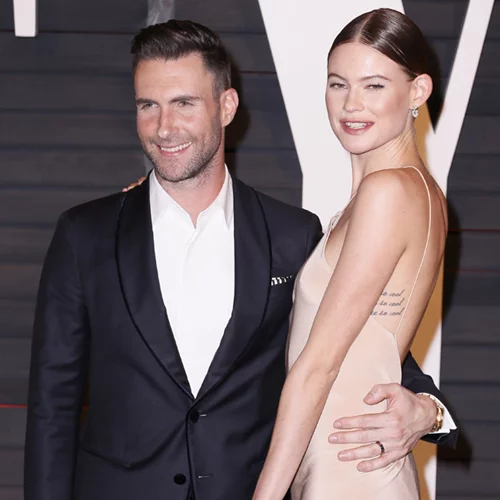 Behati Prinsloo | H γυμνή (και αστεία) φωτογραφία του Adam Levine