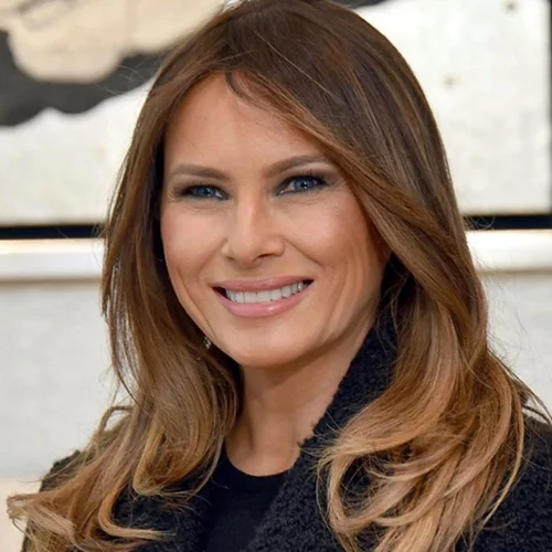 Melania Trump | Υποδέχεται τα Χριστούγεννα με το πιο stylish καρό παλτό