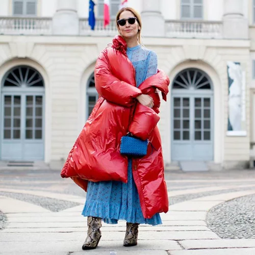 Χειμώνας 2018 | Έτσι συνδυάζεται το μάξι φόρεμα τώρα