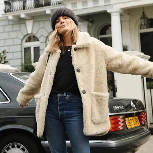 Ντύσιμο στο κρύο: Το trendy πανωφόρι που θα σε κρατήσει ζεστή