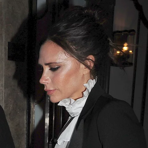 Victoria Beckham: Με βραδινό outfit που κανείς δεν περίμενε