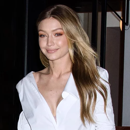 Shirt dress το χειμώνα; Η Gigi Hadid ξέρει πώς γίνεται!