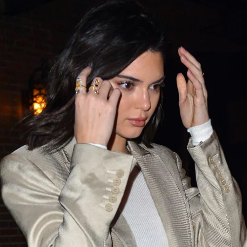 Kendall Jenner: Δες πώς φοράει το άσπρο παντελόνι το χειμώνα