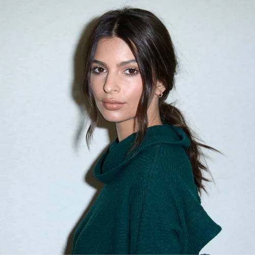 Μήπως η Emily Ratajkowski αντέγραψε τελικά κάποια από τα μαγιό που μόλις λάνσαρε;