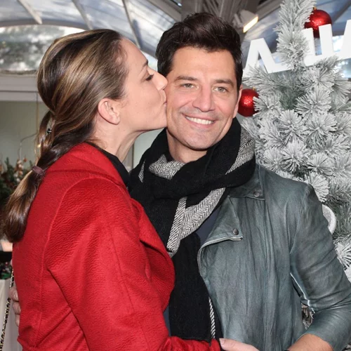 Σάκης Ρουβάς & Κάτια Ζυγούλη | Αγκαλιές και φιλιά στο χριστουγεννιάτικο bazzar της "Ελπίδας"