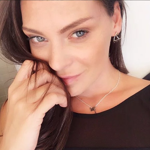 Υβόννη Μπόσνιακ | Στόλισε το γραφείο της για τα Χριστούγεννα