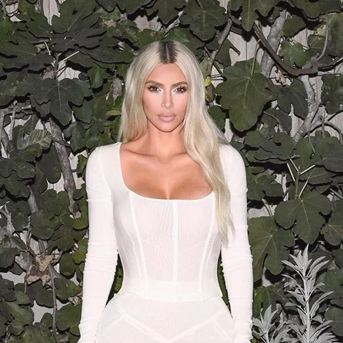 Η Kim Kardashian διέγραψε την χριστουγεννιάτικη κάρτα!