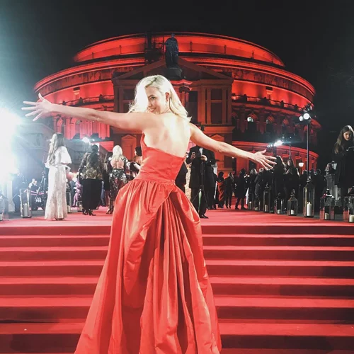 Karlie Kloss | Οι εντυπωσιακές εμφανίσεις της στα British Fashion Awards 2017