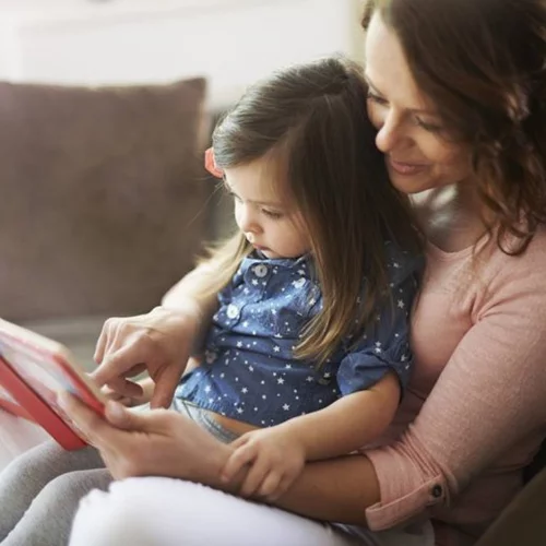 10 βιβλία για γονείς που θα μας βοηθήσουν στο μεγάλωμα των παιδιών