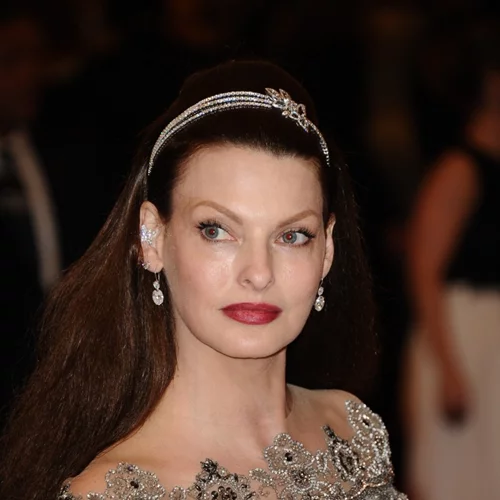 Η Linda Evangelista έγινε γιαγιά!