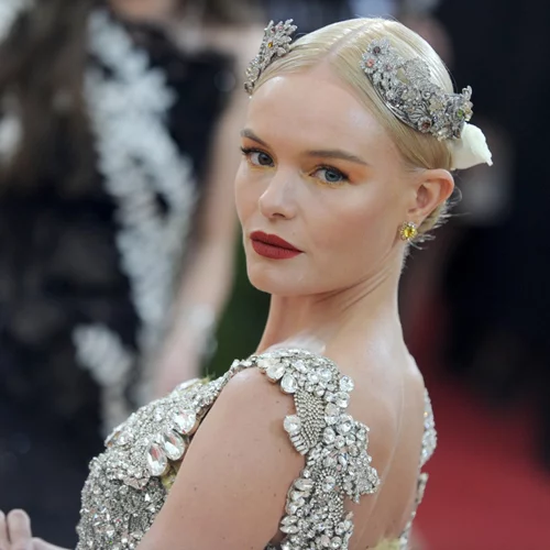 Κανένα άγχος! Αυτές είναι οι πιο εύκολες μα και τόσο κομψές ιδέες για να διαλέξεις το χριστουγεννιάτικο σου χτένισμα!