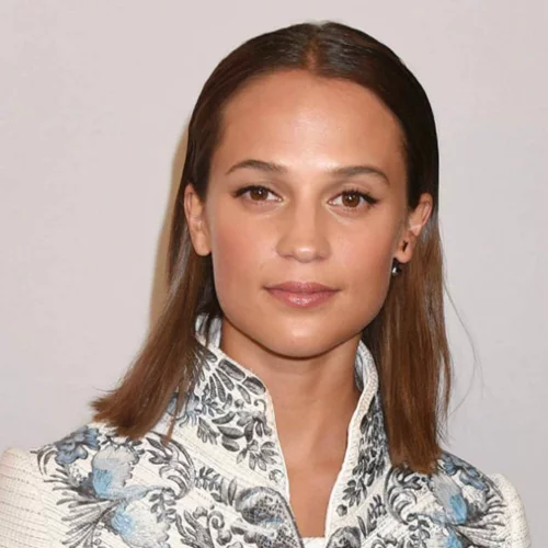 Αν το μόνο που θες για τα Χριστούγεννα είναι ένα διακριτικό-glam μακιγιάζ, η Alicia Vikander έχει τη λύση!