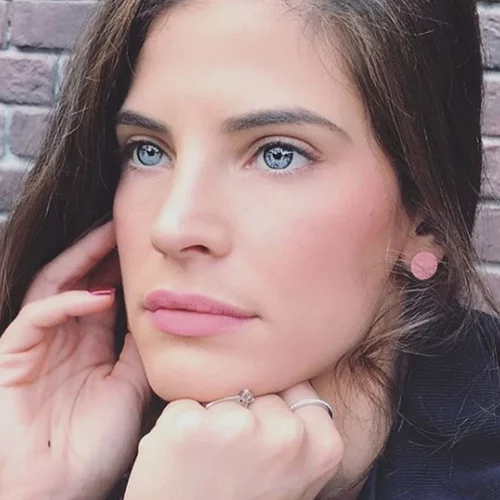 Χριστίνα Μπόμπα | Υποδέχτηκε τον Δεκέμβριο τρώγοντας παγωτό