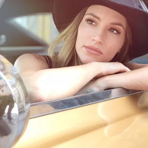 Αθηνά Οικονομάκου | Στο κρεβάτι μαζί με την Βάσω Λασκαράκη