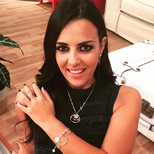 Όλγα Λαφαζάνη | Το τρυφερό μήνυμα στον Νίκο Οικονόμου για την επέτειο του γάμου τους