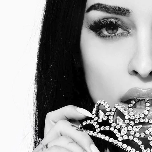 Ελένη Φουρέιρα | Σε κλίμα Χριστουγέννων με ένα λαμπερό inspired look