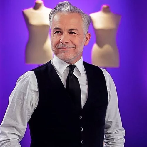 Χάρης Χριστόπουλος | Οι τρυφερές ευχές στην κούκλα σύντροφό του