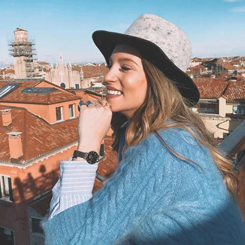 Αθηνά Οικονομάκου | Η selfie και το "αντίο" στους συνεργάτες της