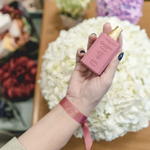 Άνοιξε στο κέντρο της Αθήνας το πιο ωραίο μαγαζί με αρώματα που θα σε ταξιδέψει!