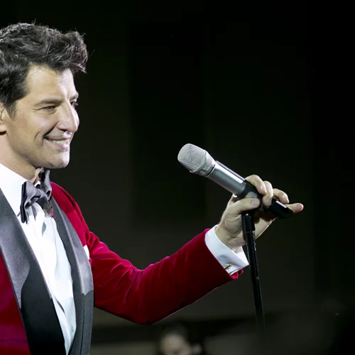 Βρεθήκαμε στην Χριστουγεννιάτικη εκδήλωση της Apivita με πρωταγωνιστή τον Σάκη Ρουβά