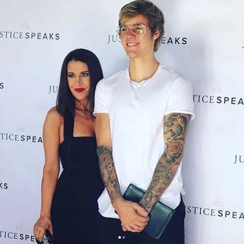 Justin Bieber | Η μητέρα του μίλησε για τη σχέση του με την Selena Gomez