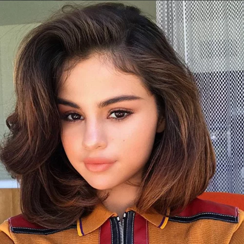 Η Selena Gomez μας δείχνει τη σύγχρονη εκδοχή του γαλλικού μανικιούρ