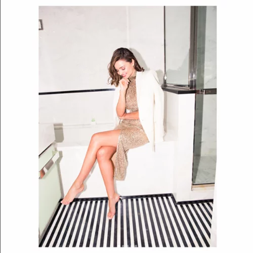 Miranda Kerr | Στόλισε ένα από τα πιο εντυπωσιακά δέντρα