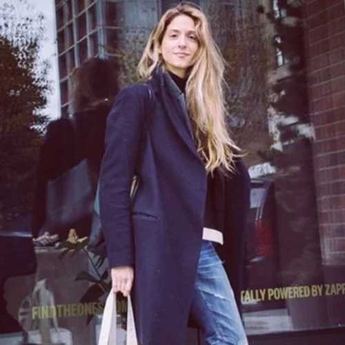 Σοφία Καρβέλα | Φωτογραφίζει τους γονείς της σε μία τρυφερή στιγμή