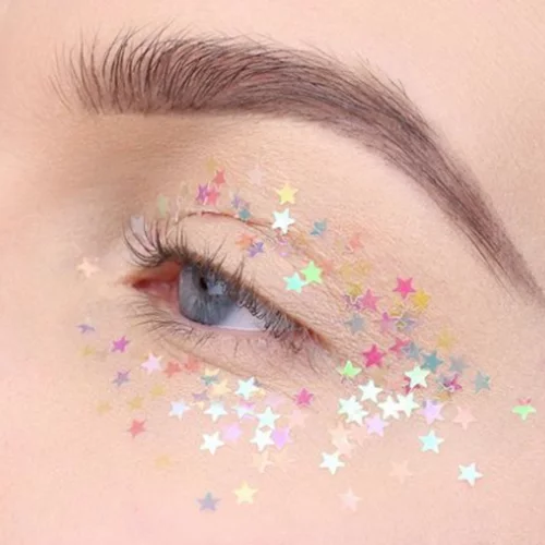 Star liner: το eyeliner με αστεράκια είναι το πιο φρέσκο και πιο χριστουγεννιάτικο eye trend!