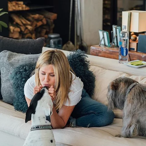 Η Jennifer Aniston δείχνει για πρώτη φορά την πολυτελή έπαυλή της