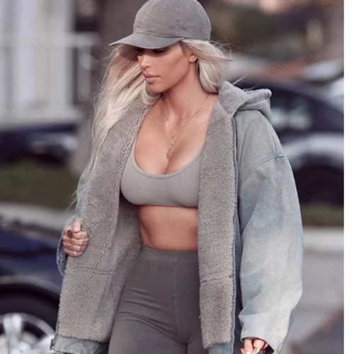 Η Kim Kardashian εντυπωσιάζει με vintage Dior φόρεμα του 1997