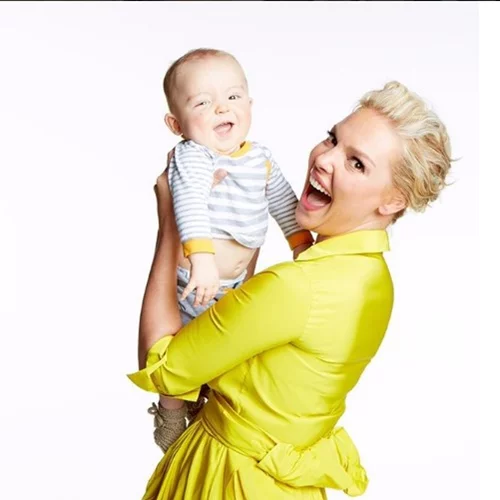 Η Katherine Heigl αποδεικνύει με ένα post πως η εγκυμοσύνη σού χαρίζει πόντους... sexiness!