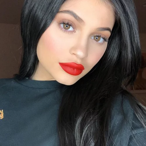 H χριστουγεννιάτικη φωτογραφία της Kylie Jenner δεν είναι αυτό που περιμέναμε