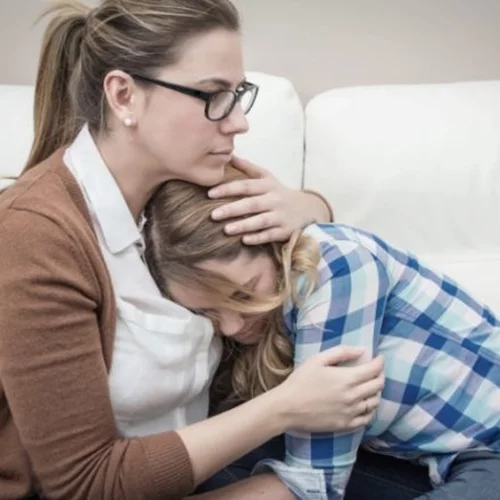 Πώς να περάσεις ως γονιός το «τούνελ» της εφηβείας – κάποιες σκέψεις