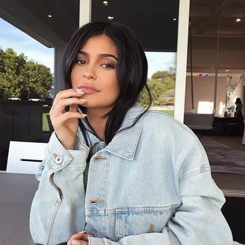 Οι θαυμαστές της Kylie Jenner αντιδρούν στο Twitter!