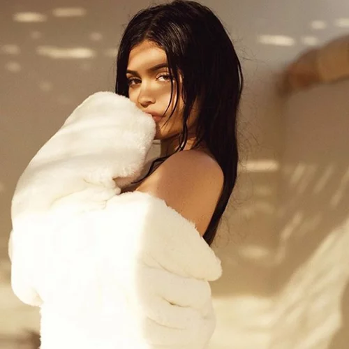 Kylie Jenner | Εμφανίστηκε στο χριστουγεννιάτικο party της Kris Jenner!