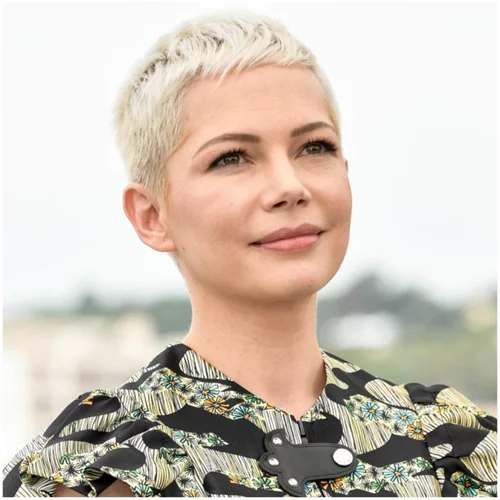 Συνδύασε το ροζ κραγιόν με το αγαπημένο σου κόκκινο φόρεμα όπως η Michelle Williams!