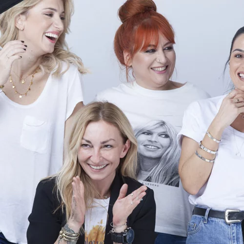 Η Ρούλα Ρέβη φωτογραφίζει καθημερινές γυναίκες για την καμπάνια «Color your Moments»