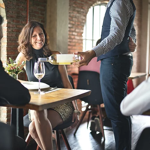 Οι κανόνες που πρέπει να τηρείς για να απολαύσεις στο απόλυτο το κρασί