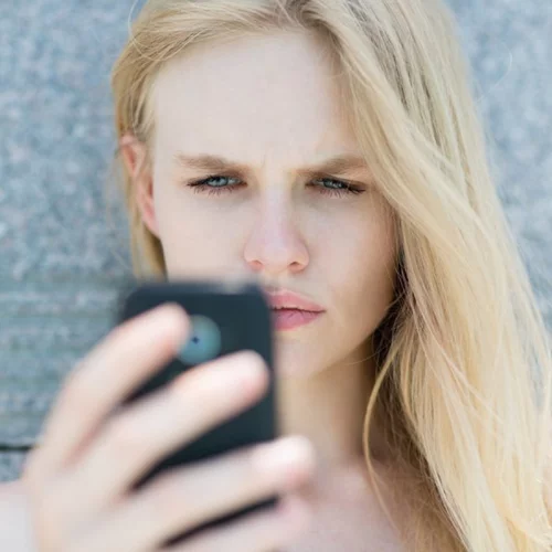 Το submarining είναι η τελευταία μόδα στις σχέσεις