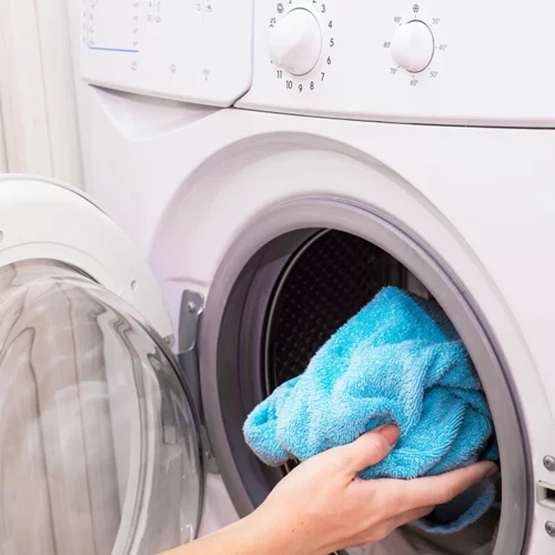 Δεν μυρίζουν φρεσκάδα τα ρούχα σου; Αυτά είναι τα 5 λάθη που κάνεις στο πλύσιμο