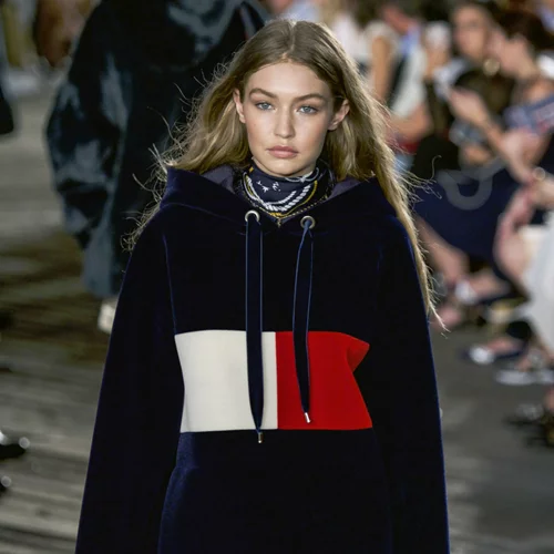 H Gigi Hadid έχει (ξανά) τη δική της Barbie και μάλιστα με την υπογραφή του Tommy Hilfiger!