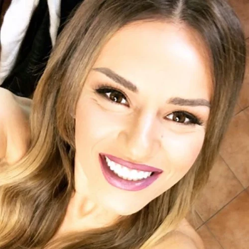 Ελένη Τσολάκη | Το γλυκό φιλί από τον σύζυγό της