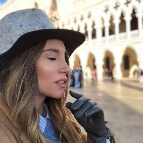 Αθηνά Οικονομάκου | Απόδραση στα χιόνια στον 7ο μήνα της εγκυμοσύνης της